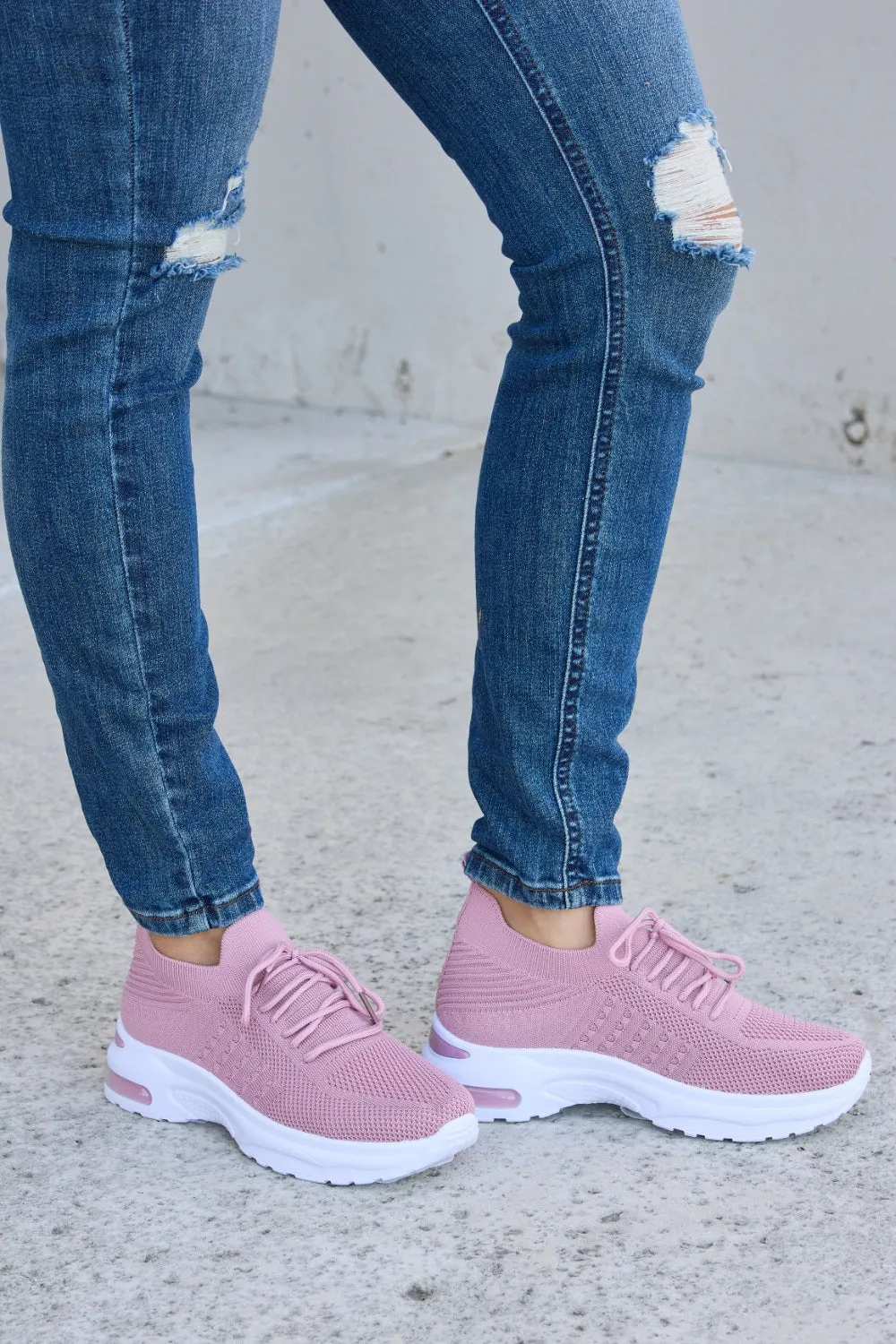 Forever Link Breathable Mesh Lace-up Round Toe Athletic Sneakers