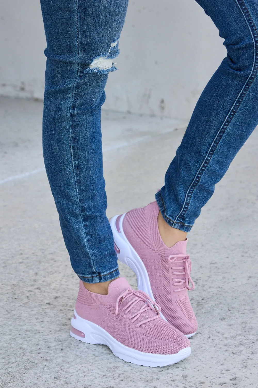 Forever Link Breathable Mesh Lace-up Round Toe Athletic Sneakers