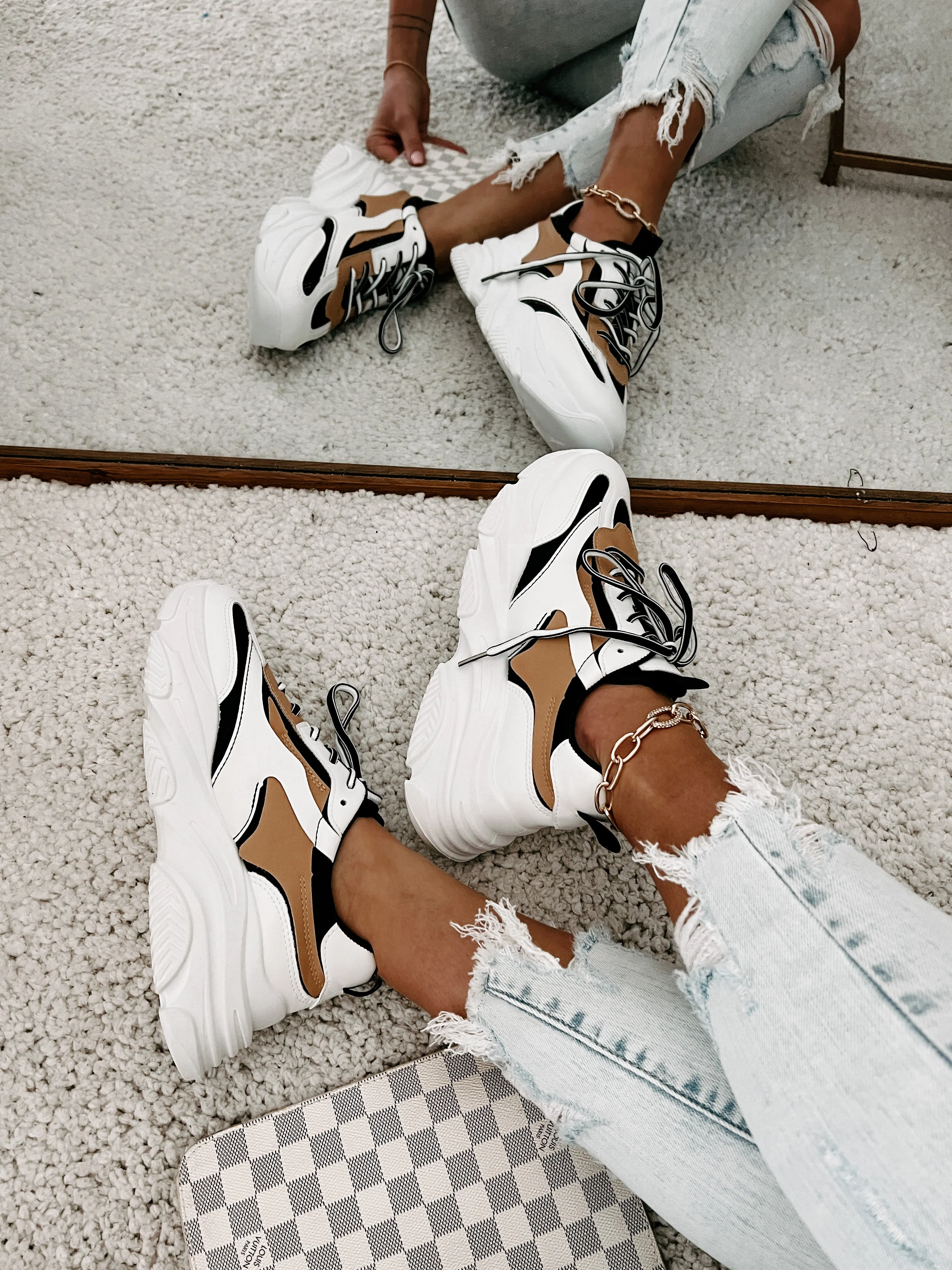 Trend Tracker Chunky Dad Sneakers (Black/White/Tan)